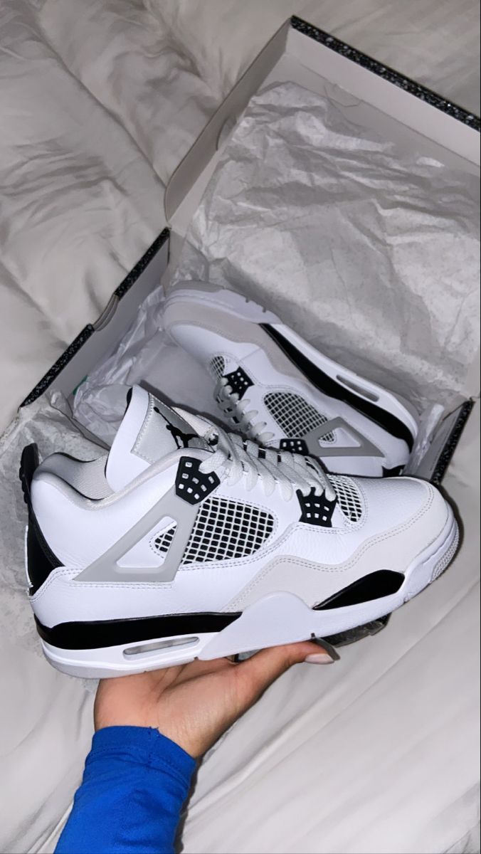 Air Jordan 4 Retro Sneakers