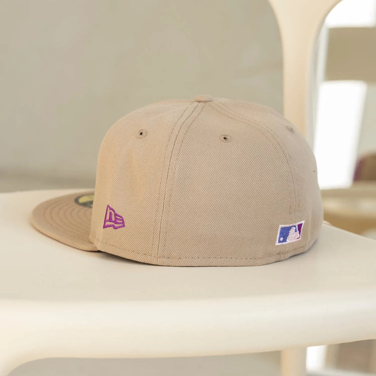 NEW ERA 59FIFTY MLB SAN DIEGO PADRES WORLD SERIES 1998 CAMEL / SPARKLING GRAPE UV FITTED CAP