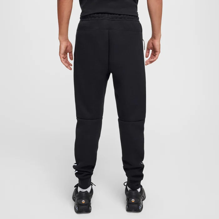 Nike Sportswear Tech Fleece Reflective Details
