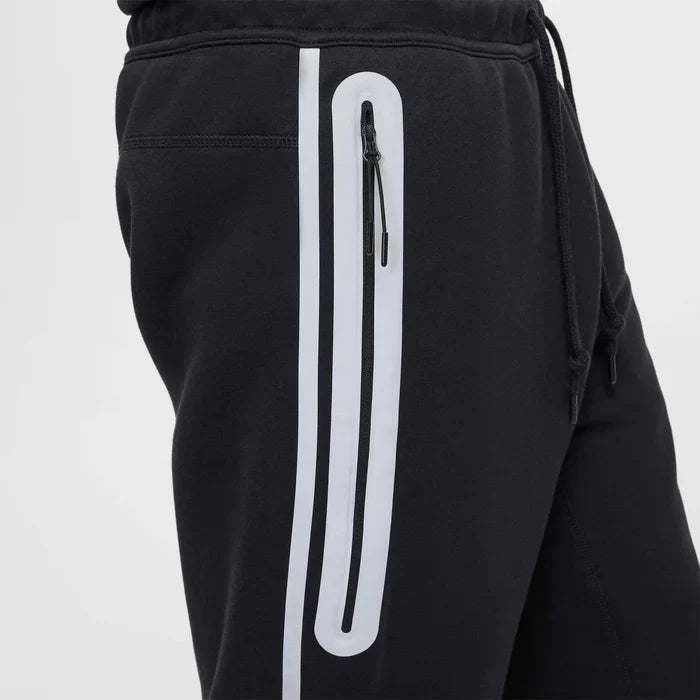 Nike Sportswear Tech Fleece Reflective Details