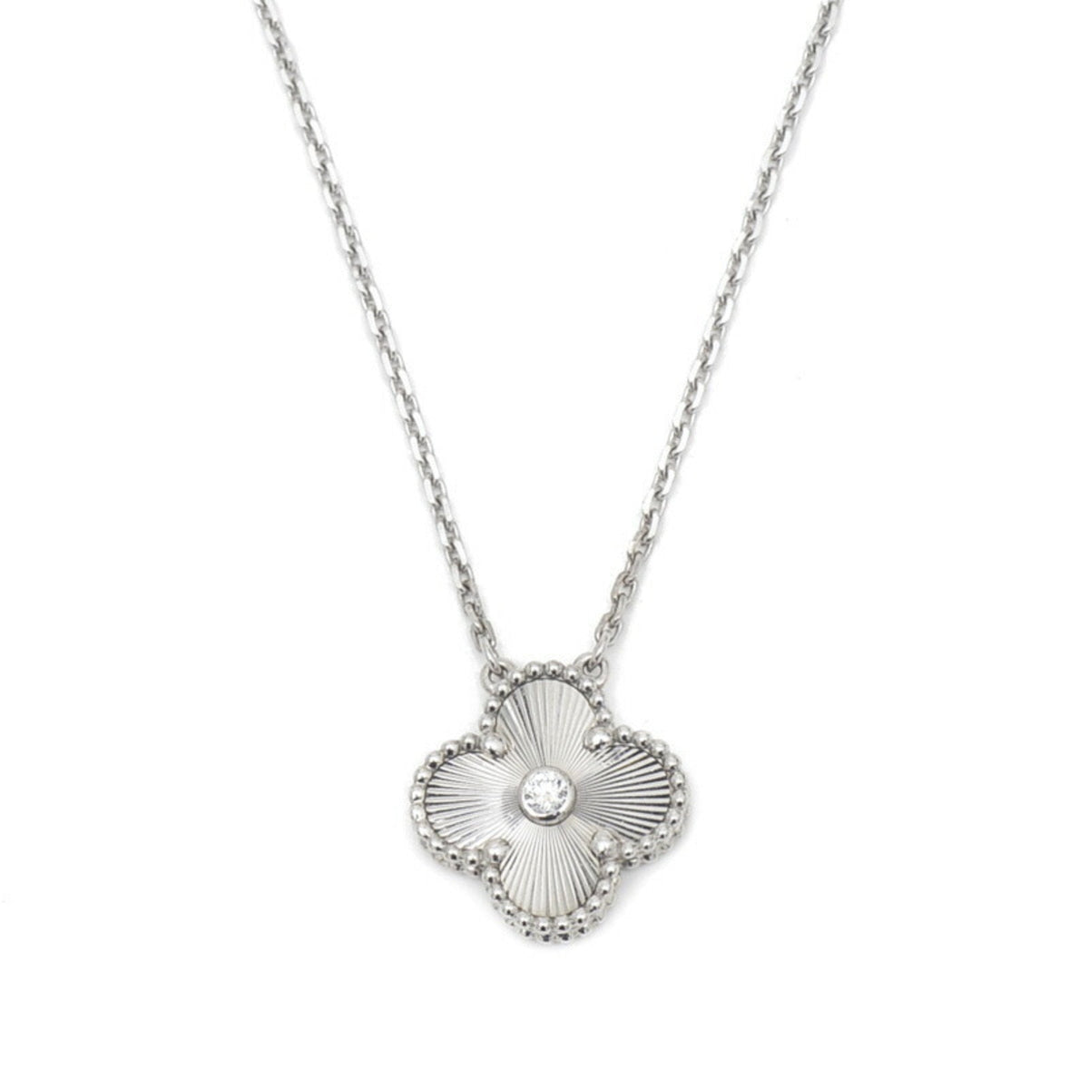 Sliver  Clover Stainless Steel Necklace – A Statement of Elegance