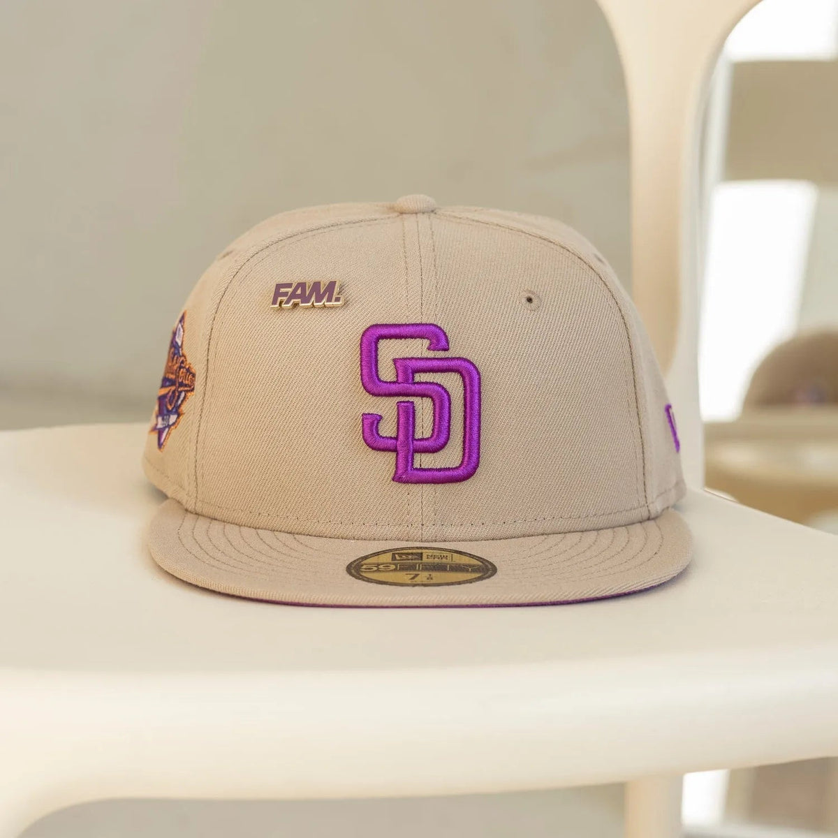NEW ERA 59FIFTY MLB SAN DIEGO PADRES WORLD SERIES 1998 CAMEL / SPARKLING GRAPE UV FITTED CAP