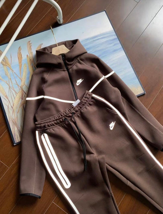 NIKE TECH FLEECE “BROWN/WHITE”