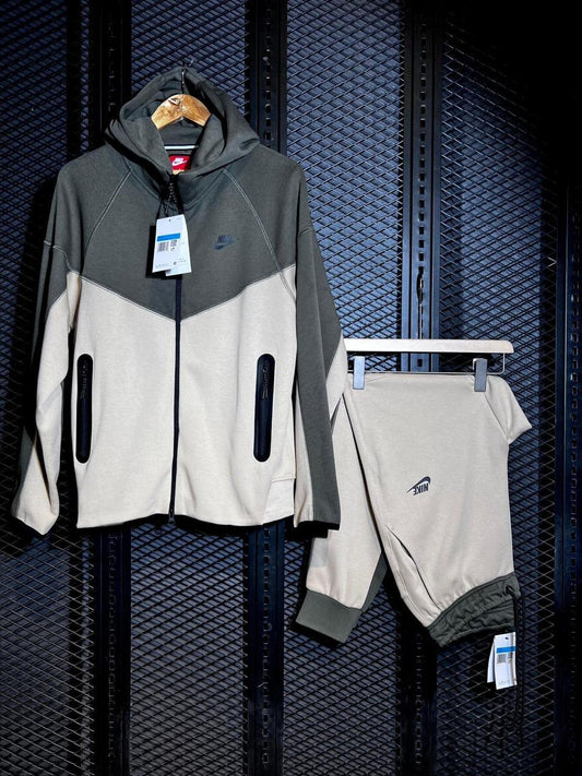 Nike Tech Fleece